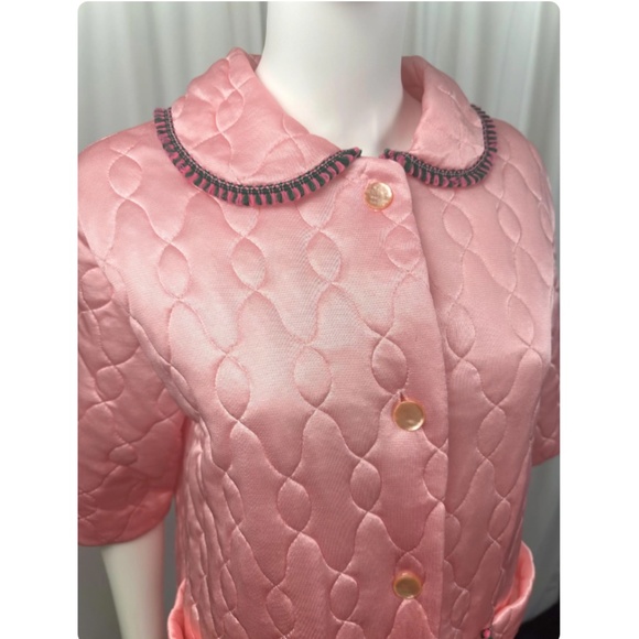 Vintage 60’s ‘Hamilton by Sears’ Quilted Bed Jacket Coat in Pink - Belted - S/M - Picture 3 of 12